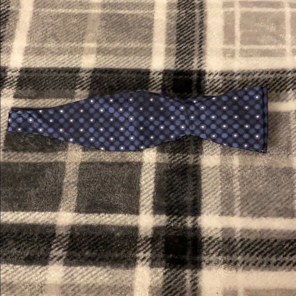 Blue bow tie - Picture 3 of 3